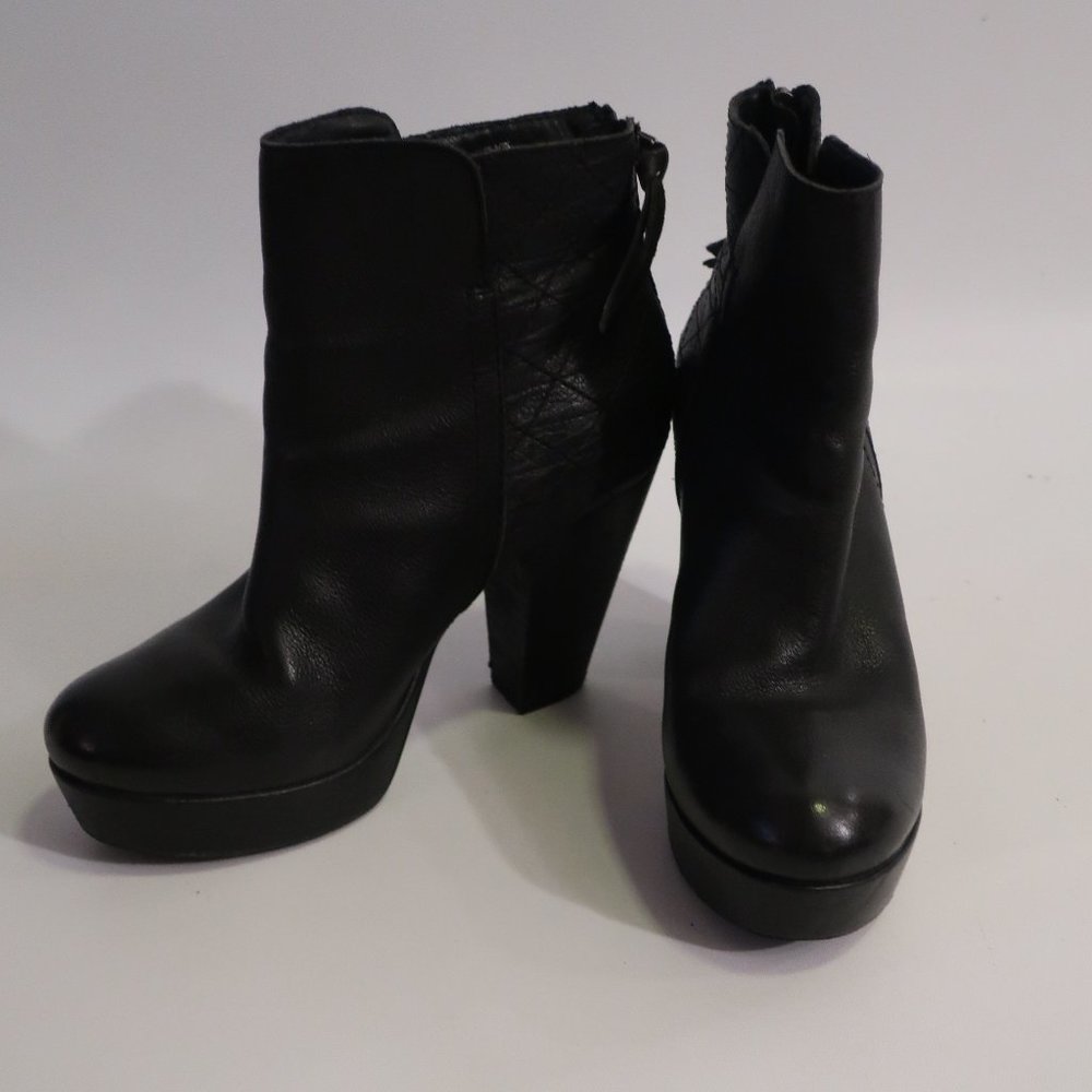 Womens Steve Madden "Roadruna" Black Leather High Chunky Heel Ankle Booties 10 *